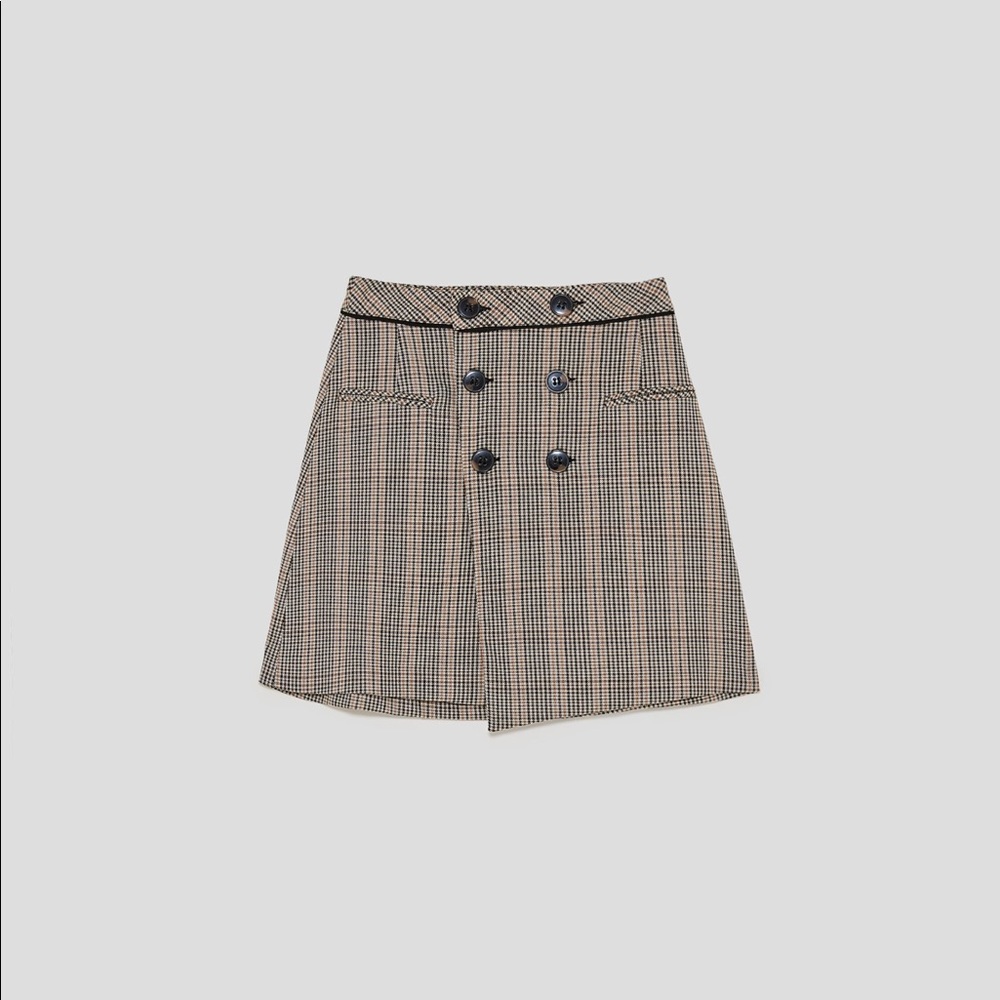 Checked Mini Skirt With Button, NWT - Picture 5 of 8